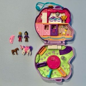 Polly Pocket 2020 Mattel Pony Club Stable Jumping Horse Show Compact Playset Toy